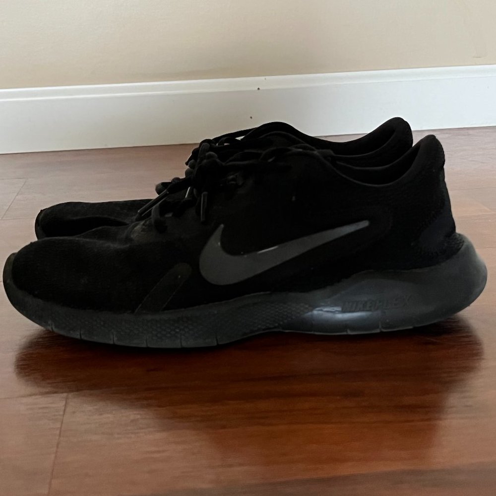 Black Nike Sneakers